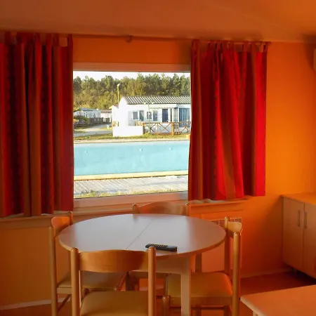Natur Camping Bungalow T2 度假居 *