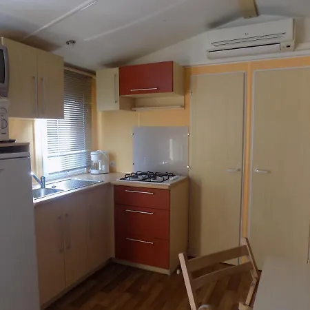 Natur Camping Bungalow T2 度假居 *