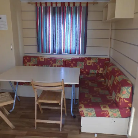 Natur Camping Bungalow T2 度假居 *